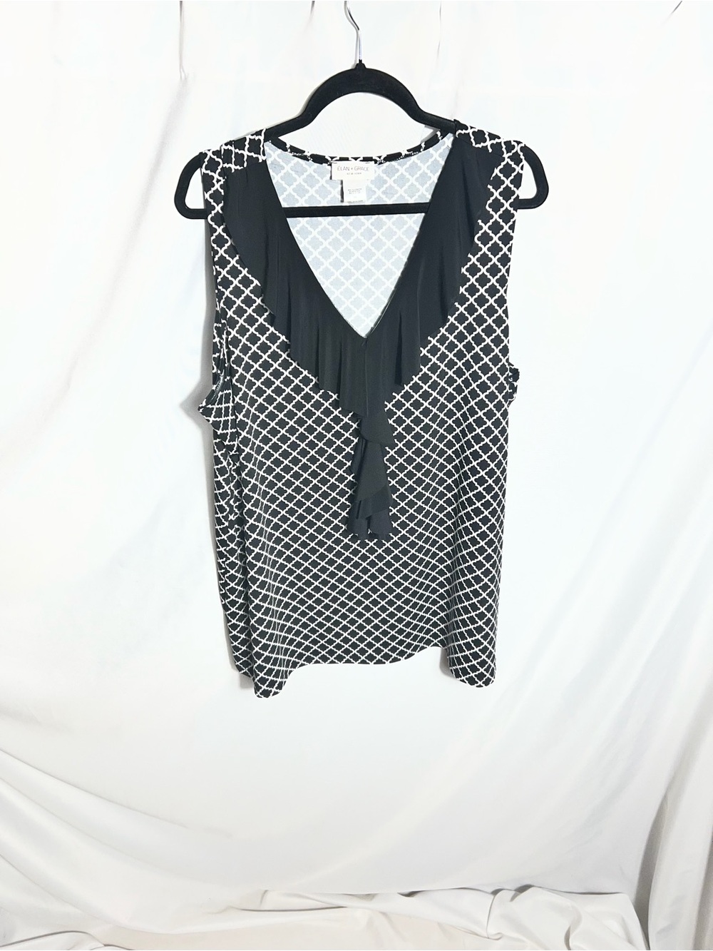 Elan + Grace 3X Black White Geometric Sleeveless Ruffle Blouse Plus Size